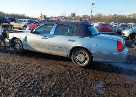 2010 Lincoln Town Car Signature Limited из США, поврежденный, VIN 2LNBL8CV1AX605844